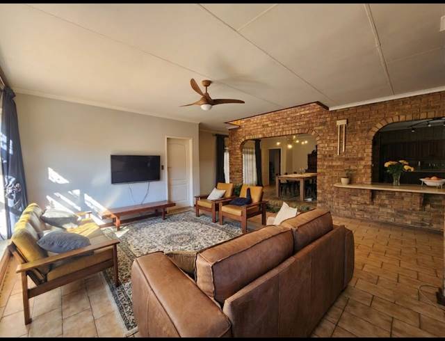 5 BEDROOM HOUSE FOR SALE IN VANDERBIJLPARK SE 3
